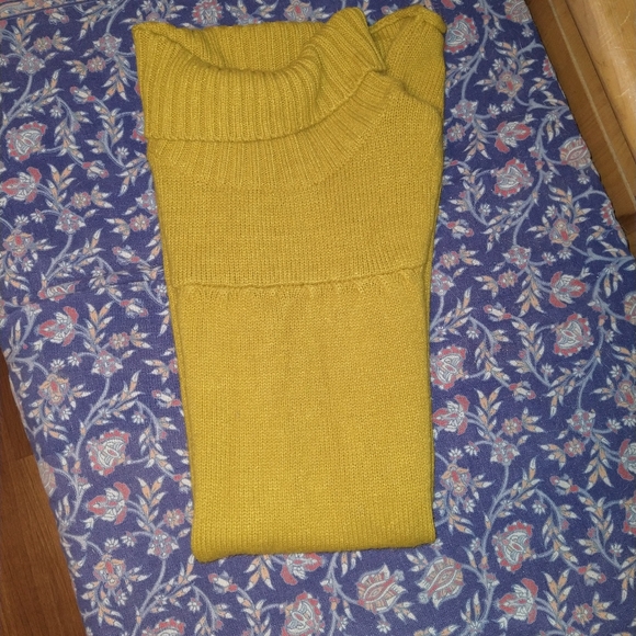 Women's mustard yellow tunic sweater dress. - Picture 6 of 6